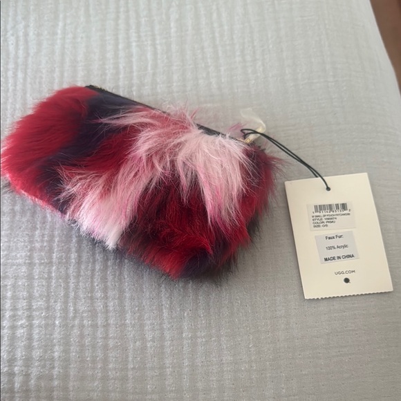 UGG Zip Pouch - Picture 1 of 2